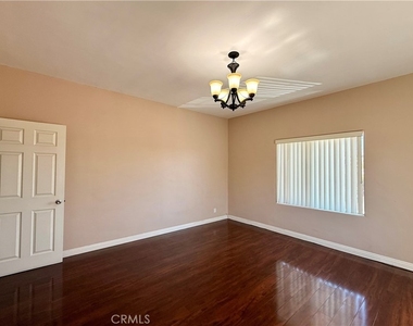 1335 N Alexandria Avenue - Photo Thumbnail 4