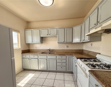1335 N Alexandria Avenue - Photo Thumbnail 3
