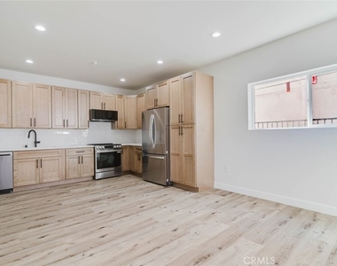 5732 Willowcrest Avenue - Photo Thumbnail 6