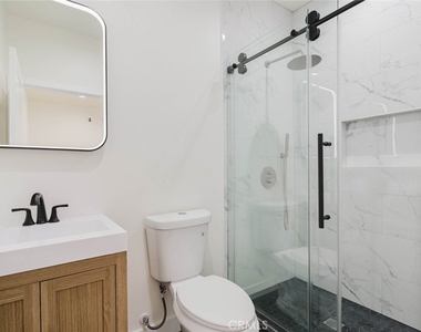 5732 Willowcrest Avenue - Photo Thumbnail 19