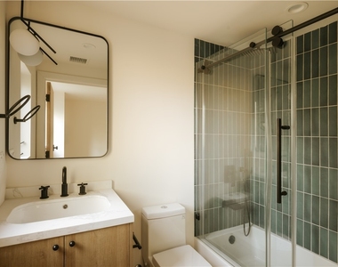 1247 1/2 Seward Street - Photo Thumbnail 12