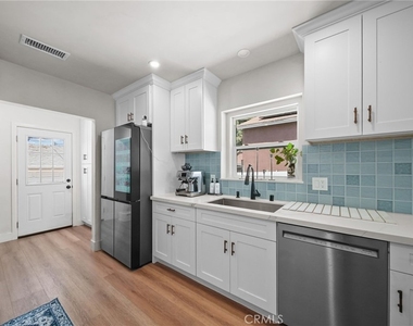 6013 Gregory - Photo Thumbnail 15