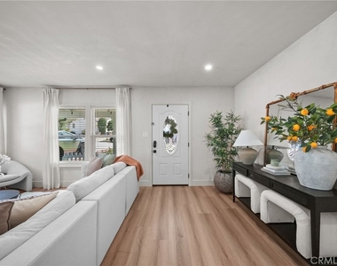 6013 Gregory - Photo Thumbnail 8