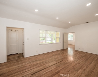 6229 Agnes Avenue - Photo Thumbnail 5