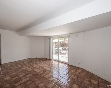 6229 Agnes Avenue - Photo Thumbnail 17