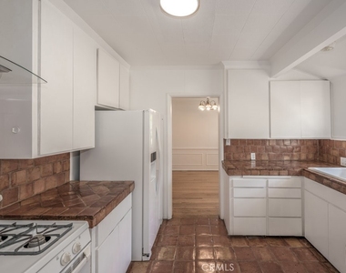6229 Agnes Avenue - Photo Thumbnail 9