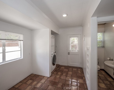 6229 Agnes Avenue - Photo Thumbnail 11