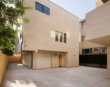 1247 Seward Street - Photo Thumbnail 17