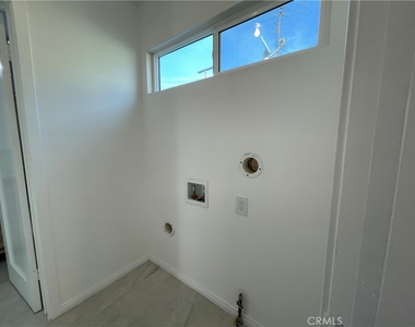 357 E Plenty Street - Photo Thumbnail 11
