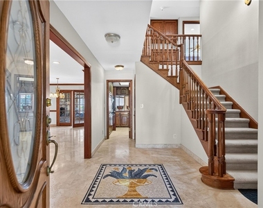 28917 Scotsview Drive - Photo Thumbnail 8