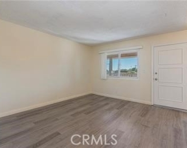912 S Ash Avenue - Photo Thumbnail 9