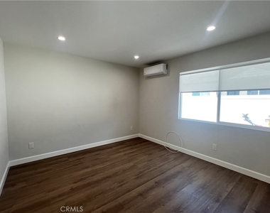 15785 Stanbrook Drive - Photo Thumbnail 9