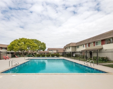 4792 Larwin Avenue - Photo Thumbnail 28