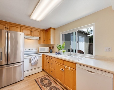 4792 Larwin Avenue - Photo Thumbnail 9