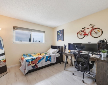 4792 Larwin Avenue - Photo Thumbnail 15