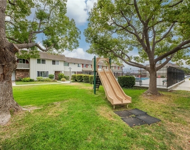 4792 Larwin Avenue - Photo Thumbnail 25