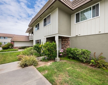 4792 Larwin Avenue - Photo Thumbnail 1