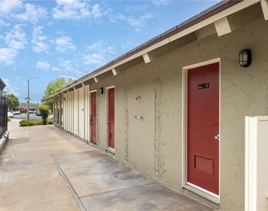 4792 Larwin Avenue - Photo Thumbnail 30