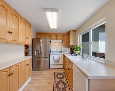 4792 Larwin Avenue - Photo Thumbnail 8