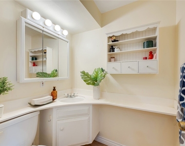 4792 Larwin Avenue - Photo Thumbnail 13
