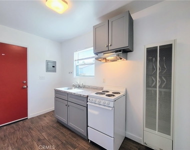 4514 Linden - Photo Thumbnail 2