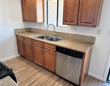 15351 Orange Avenue - Photo Thumbnail 3