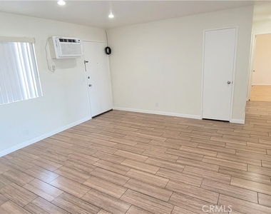 15351 Orange Avenue - Photo Thumbnail 5
