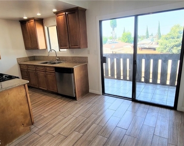 15351 Orange Avenue - Photo Thumbnail 4