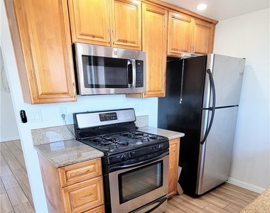 15351 Orange Avenue - Photo Thumbnail 2