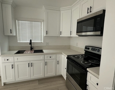 2660 Milton Ave Unit A - Photo Thumbnail 4