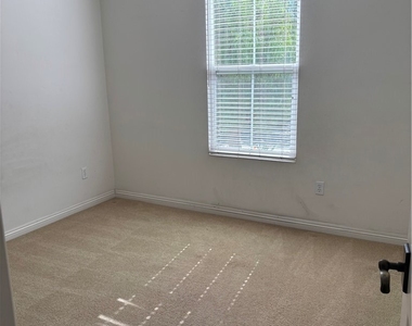 713 S Melrose - Photo Thumbnail 11