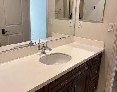 713 S Melrose - Photo Thumbnail 5