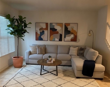 713 S Melrose - Photo Thumbnail 17