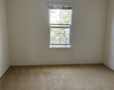713 S Melrose - Photo Thumbnail 14