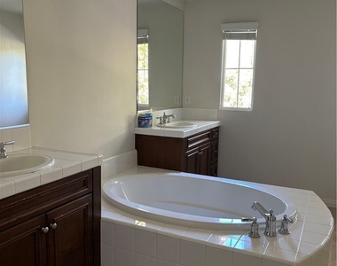 713 S Melrose - Photo Thumbnail 3