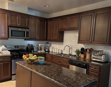 713 S Melrose - Photo Thumbnail 16