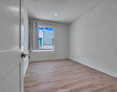 9042 Garvey - Photo Thumbnail 15