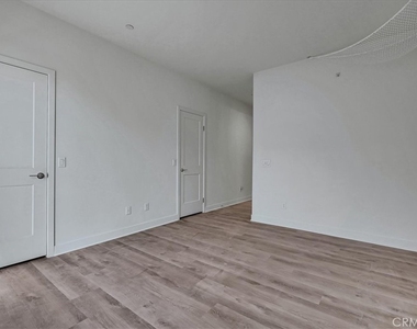 9042 Garvey - Photo Thumbnail 25