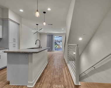 9042 Garvey - Photo Thumbnail 3