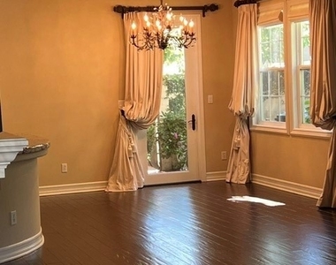 70 Passage - Photo Thumbnail 11