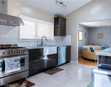 5220 E Los Flores Street - Photo Thumbnail 11