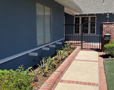 943 Gehrig Avenue - Photo Thumbnail 3