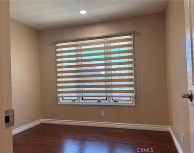943 Gehrig Avenue - Photo Thumbnail 21