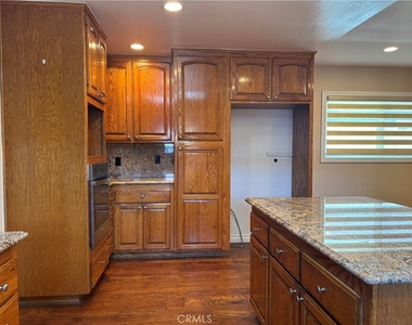 943 Gehrig Avenue - Photo Thumbnail 10
