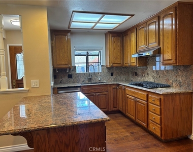 943 Gehrig Avenue - Photo Thumbnail 9