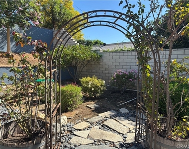 943 Gehrig Avenue - Photo Thumbnail 6
