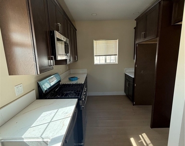 11844 Hollyview Drive - Photo Thumbnail 6