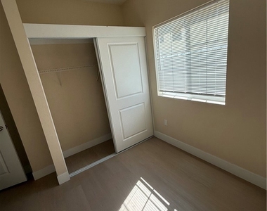 11844 Hollyview Drive - Photo Thumbnail 19