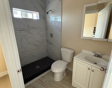 11844 Hollyview Drive - Photo Thumbnail 15