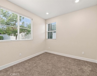1692 W Enterprise Drive - Photo Thumbnail 42